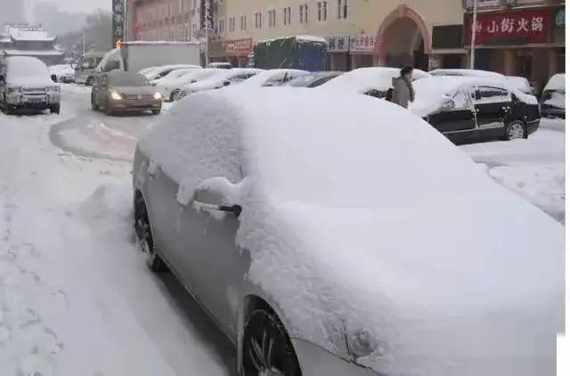 河南一场暴雪，25万新能源车主苦不堪言，燃油车还是不能马上取代