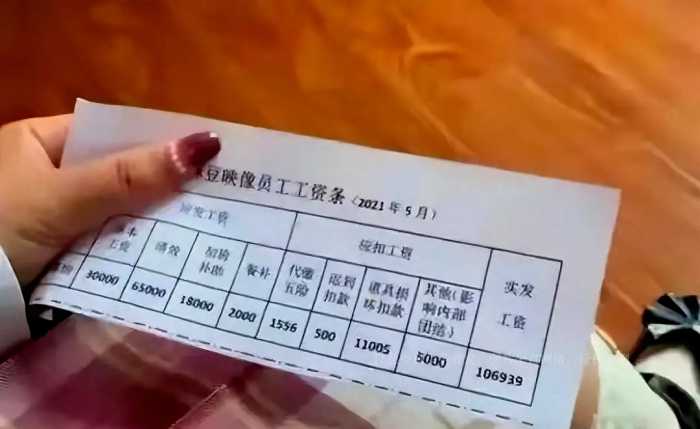 被违法网站搬运和传播的麻豆传媒老窝被端，其作品失去版权。