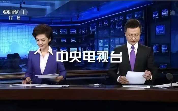 为什么新闻联播主持人从不低头念稿，他们全背下来了吗？涨知识了